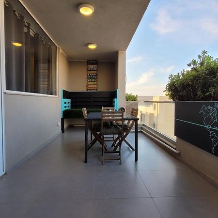 Apartamento Stylish - Modern - Large Terrace - 2 Bed - 200 M From Sea - Fully Air Con Bahía de San Pablo Exterior foto