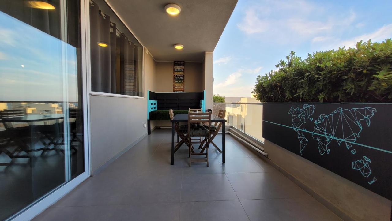 Apartamento Stylish - Modern - Large Terrace - 2 Bed - 200 M From Sea - Fully Air Con Bahía de San Pablo Exterior foto