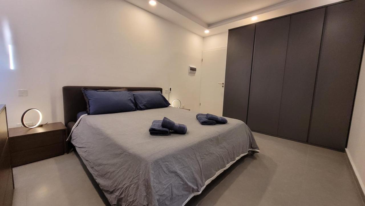 Apartamento Stylish - Modern - Large Terrace - 2 Bed - 200 M From Sea - Fully Air Con Bahía de San Pablo Exterior foto