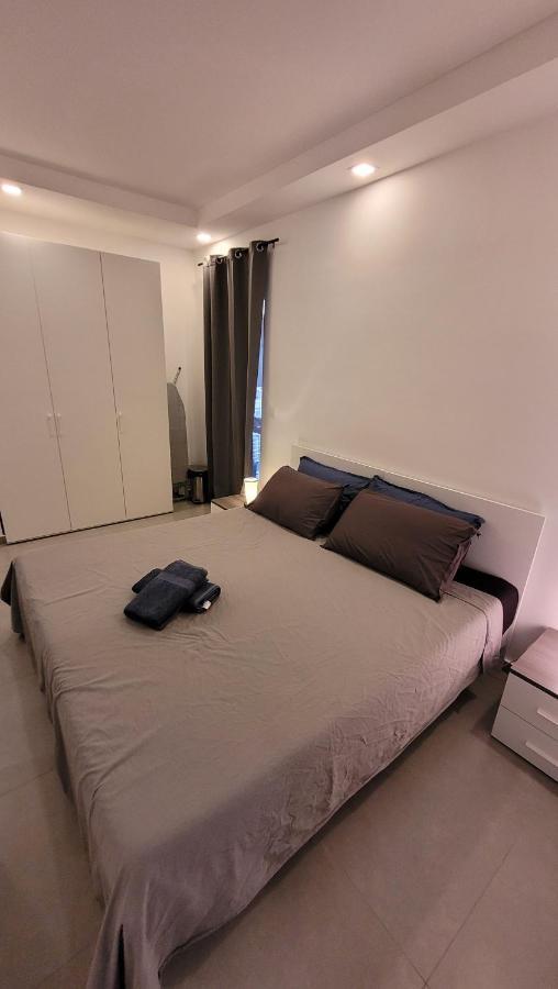 Apartamento Stylish - Modern - Large Terrace - 2 Bed - 200 M From Sea - Fully Air Con Bahía de San Pablo Exterior foto
