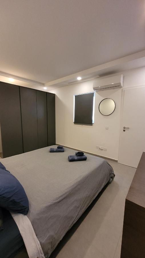 Apartamento Stylish - Modern - Large Terrace - 2 Bed - 200 M From Sea - Fully Air Con Bahía de San Pablo Exterior foto