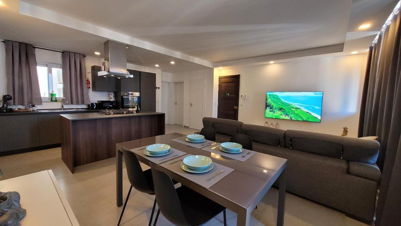 Apartamento Stylish - Modern - Large Terrace - 2 Bed - 200 M From Sea - Fully Air Con Bahía de San Pablo Exterior foto